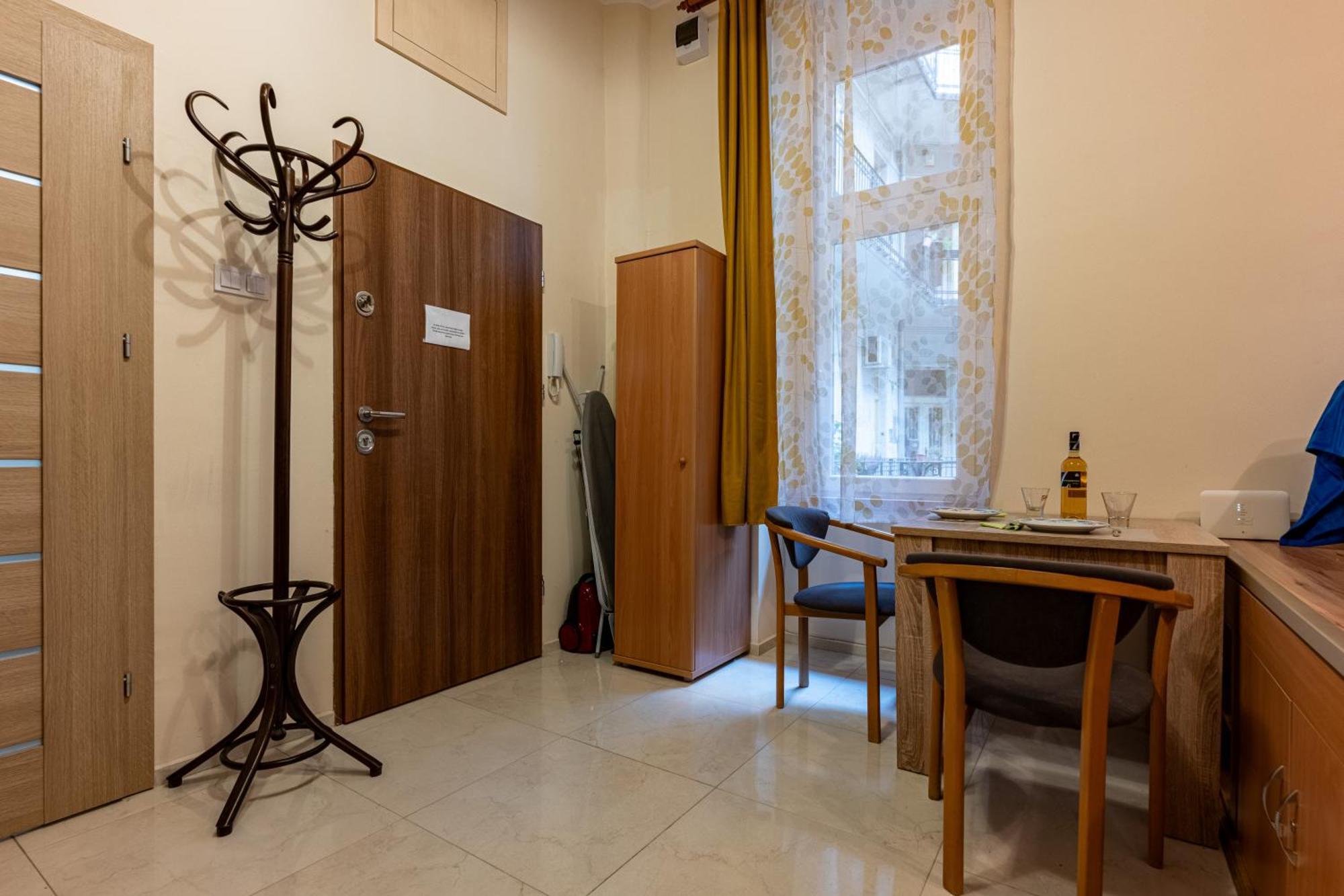 A Quiet Studio In The Heart Of The City Budapest Eksteriør billede