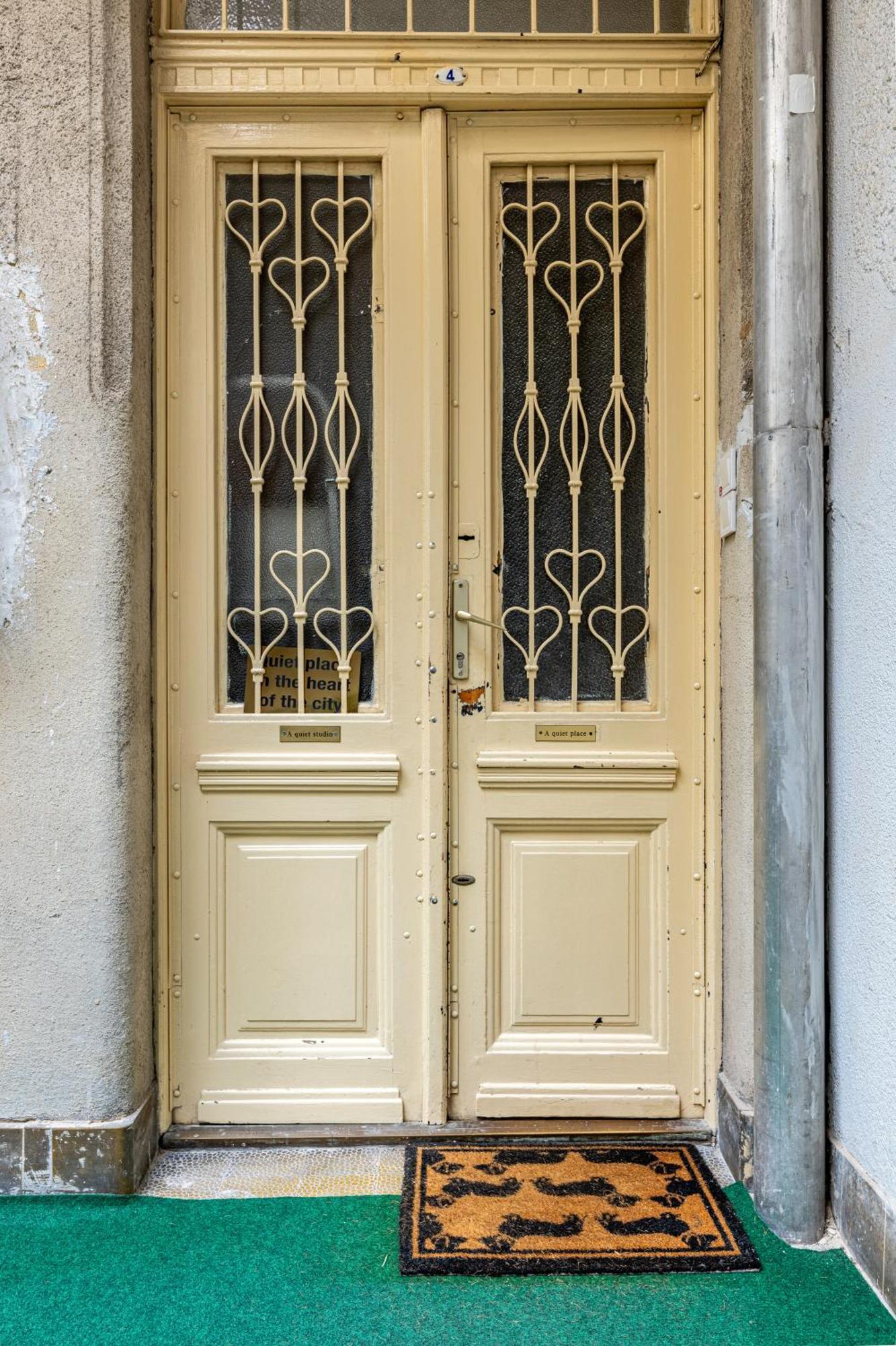 A Quiet Studio In The Heart Of The City Budapest Eksteriør billede